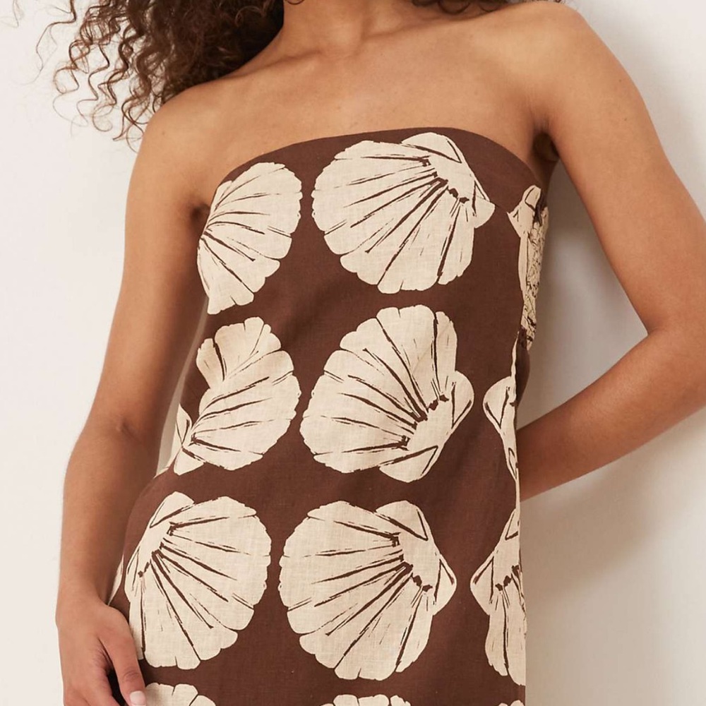 Abercrombie & Fitch Brown Mini Dress with Cream Shell Print NWOT - Picture 2 of 3